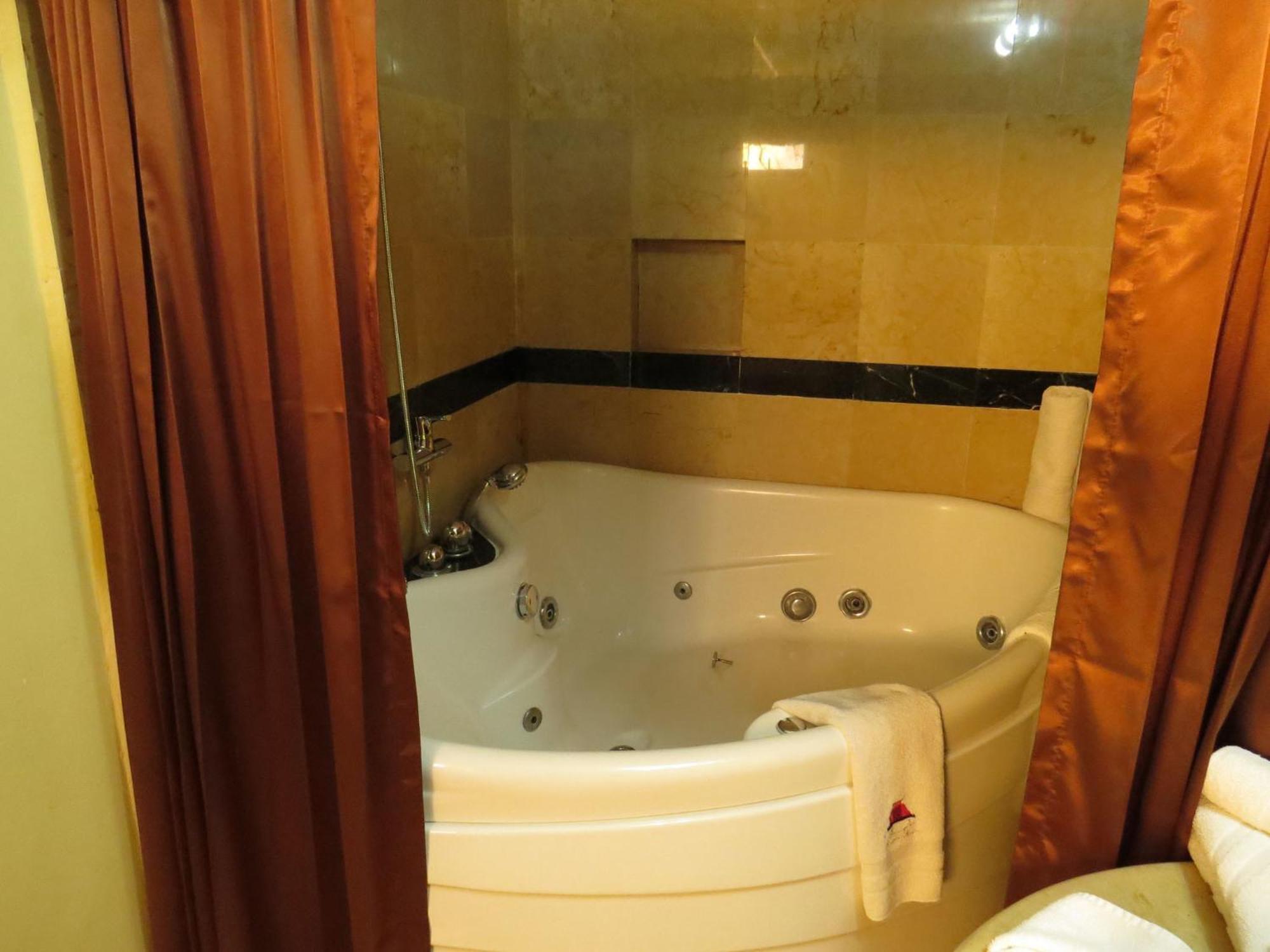 Hotel Ruinas Resort Уеуетенанго Стая снимка